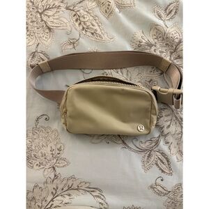 Lululemon Everywhere Belt Bag 1L, Beige Khaki, adjustable strap, (used once)